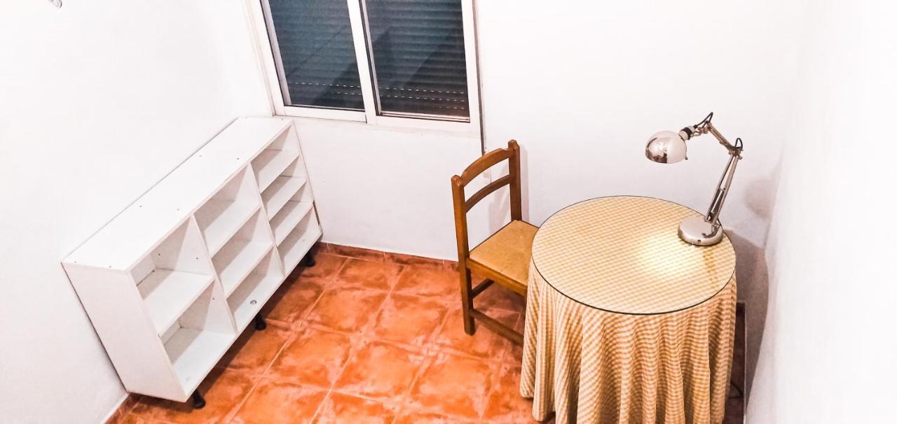Room In Malaga Center, Homestay "Window To Road" - Habitacion En Apartamento, Ventana A La Careterra! Zewnętrze zdjęcie